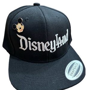 Disneyland Black Snapback Hat with Mickey Pin Disneyland hat LA hat new plus pin